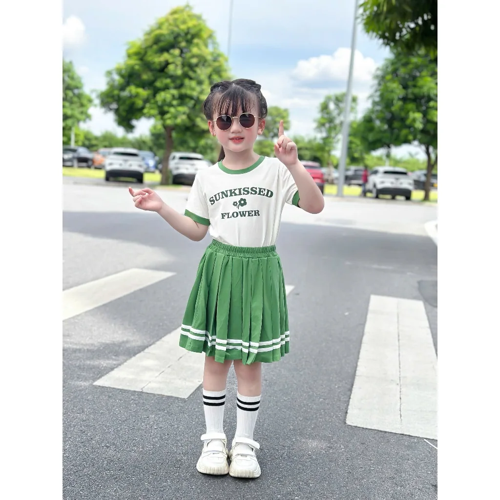 Flower Chic — Áo trắng váy xanh, ảnh 1