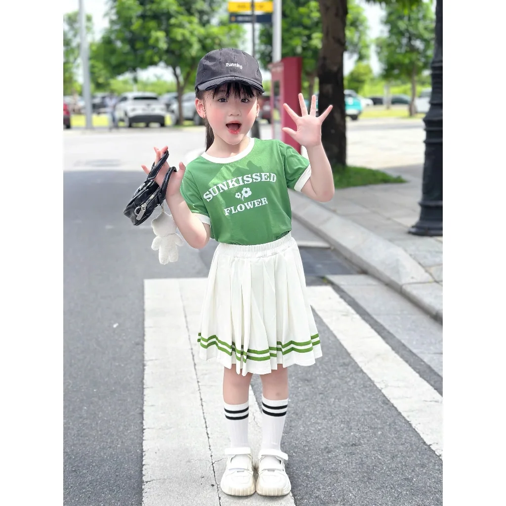 Flower Chic — Áo xanh váy trắng, ảnh 1
